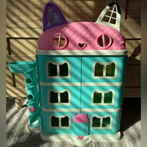 Gabby dollhouse with accessories